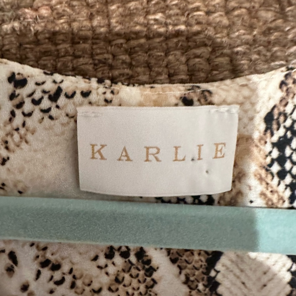 Animal print Snakeskin blouse by Karlie with wood buttons and oversized sleeves - Picture 7 of 7